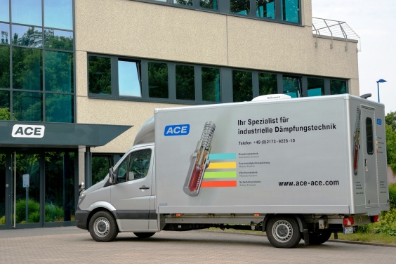 Die Vertriebsingenieure von ACE besuchen Kunden in ganz Europa nach Absprache mit einem Vorführwagen und einer vollständigen Produktpalette für Demonstrationen vor Ort.