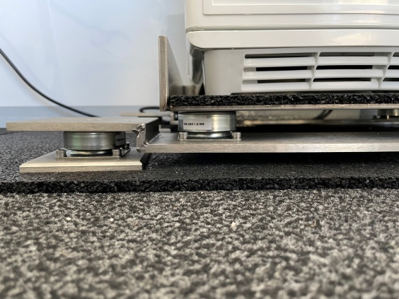 GPS Kühlschrank im Impfmobil Detail